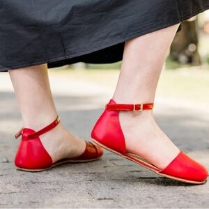 EUC SHAPEN POPPY Barefoot Closed Toe Sandals Bright Cherry Red